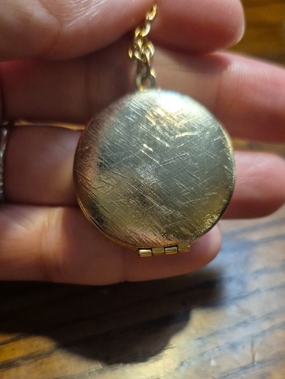 Vintage Guilloche Rose With Black Enamel Locket Gold-tone - Picture 4 of 7